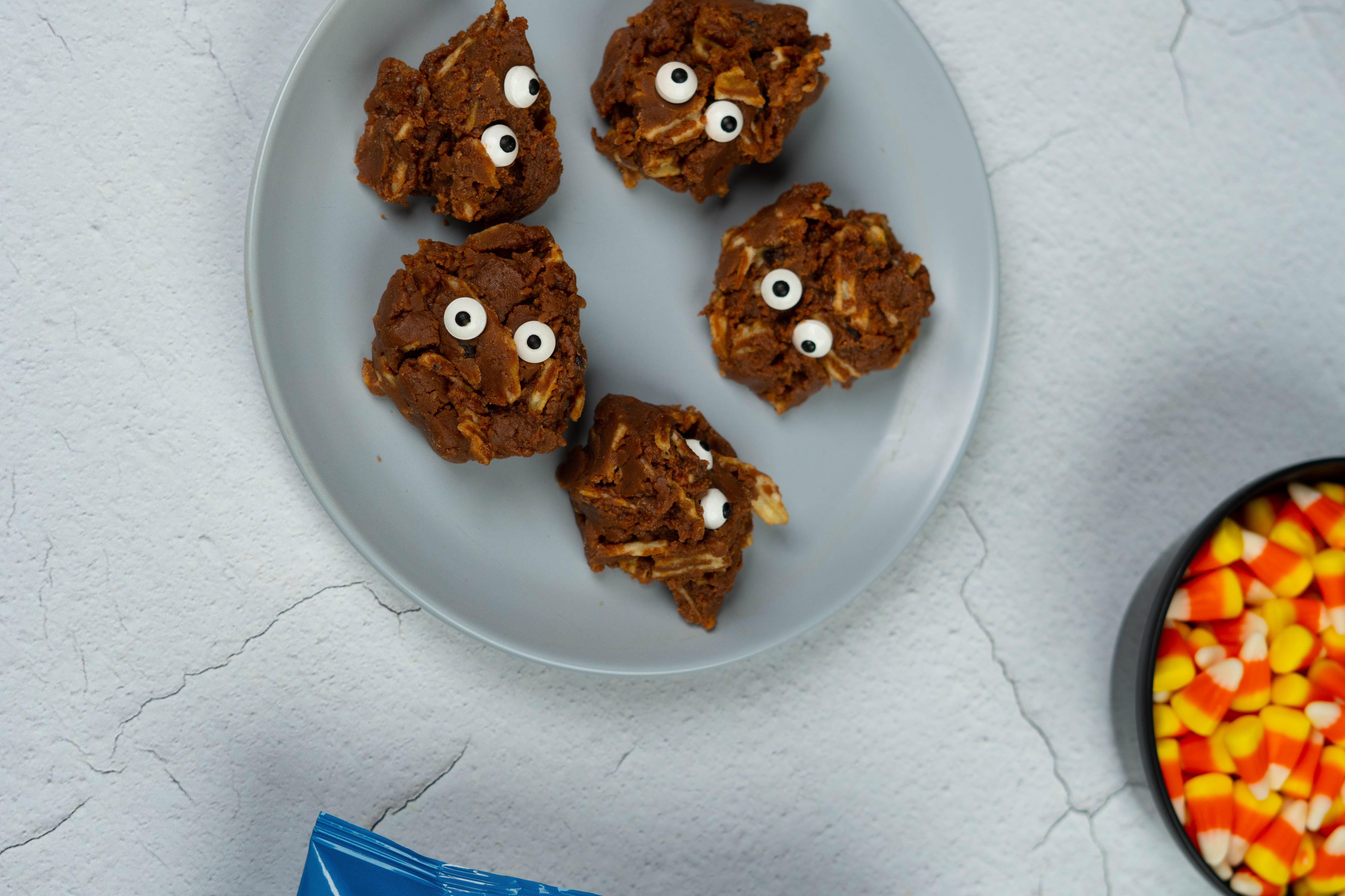 Halloween Peanut Butter No-Bake Cookies with Ruffles® | More Smiles With Every Bite